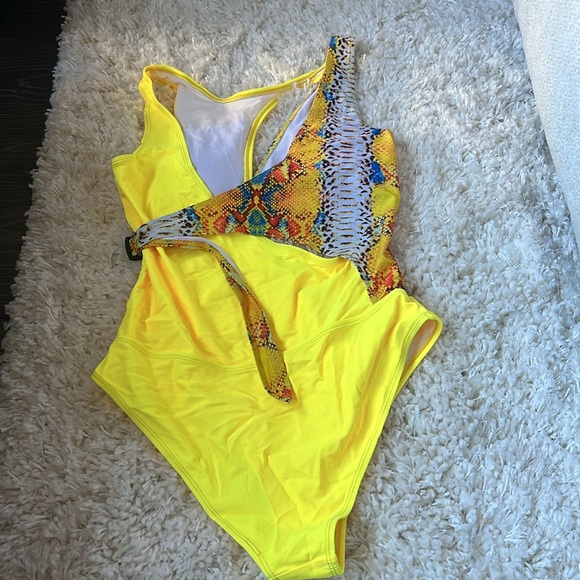Snakeskin print one piece - Picture 3 of 3